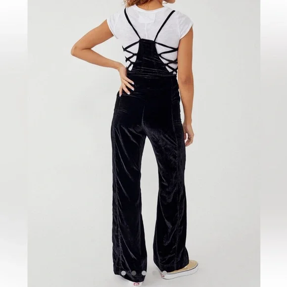 NWT FREE PEOPLE FOREVER 90s BLACK VELVET OVERALLS Size XS - Picture 4 of 7